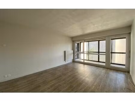 location appartement  75.51 m² t-3 à la rochelle  750 €