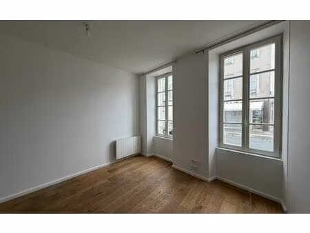 location appartement  m² t-2 à la rochelle  590 €