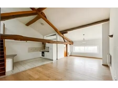 location appartement  m² t-3 à lamagistère  640 €