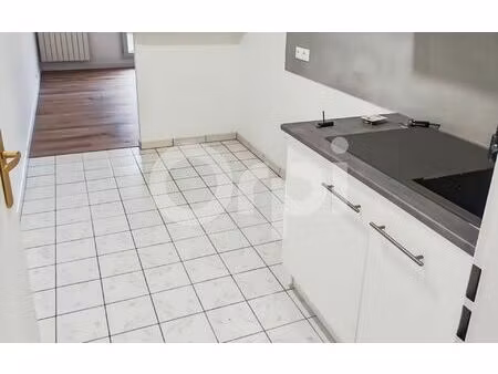 location appartement  m² t-1 à longperrier  650 €