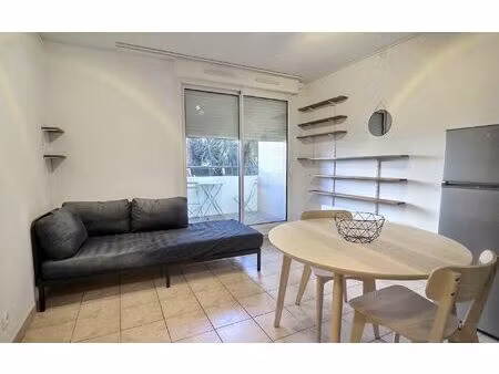 location appartement  m² t-2 à marseille 10  720 €