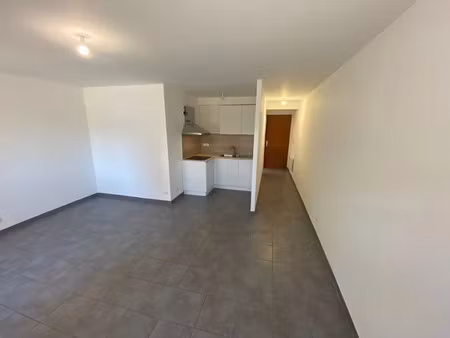 location appartement 2 pièces 44 m² à velleron (84740)  649 €