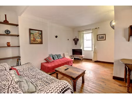 le lavandou hypercentre - grand t2 -rue pietonne - balcon