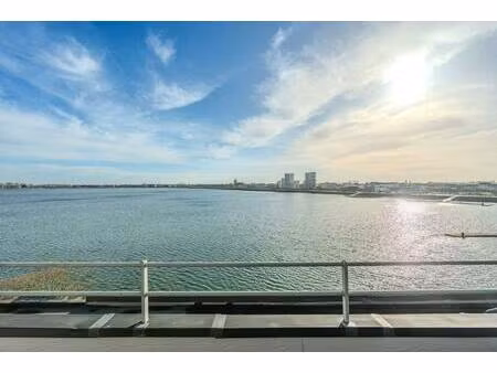 ruim appartement met prachtig open zicht op de spuikom