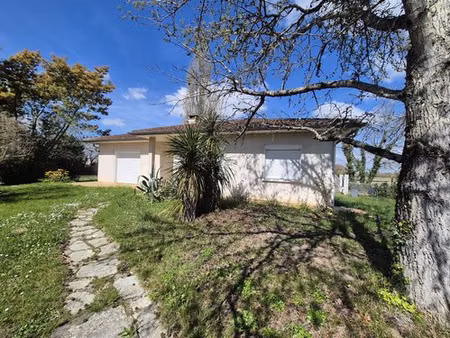 maison traditionnelle d'environ 128m2 sur un terrain d'envir