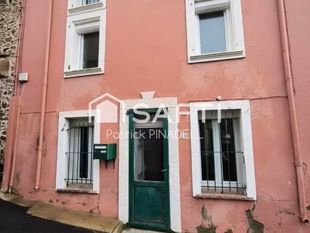 maison de village sur 3 niveaux  annexe de stockage  petit extérieur 