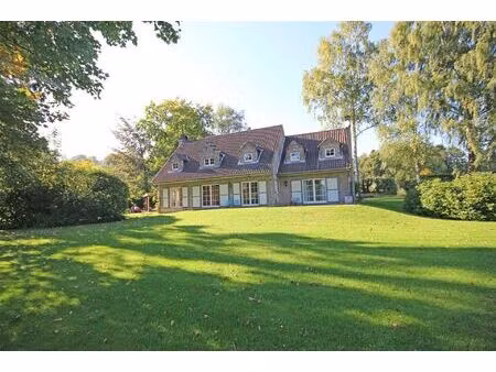 ruime charmante villa gelegen aan de rand van het zoniënwoud