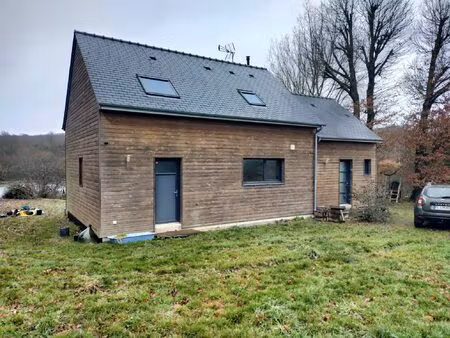 maison en bois avec étang 6 pièces 106m²