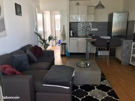 t2 bis avec terrasse et parking sécurisé