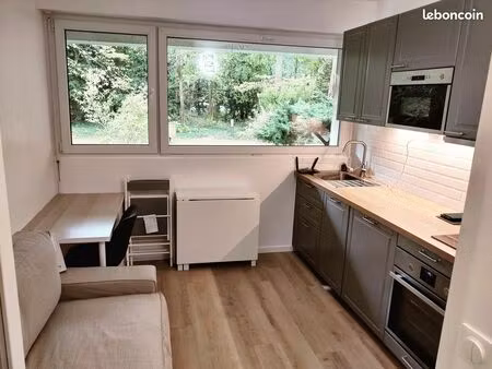 studio lumineux et entièrement rénové - meublé et équipé - proche rer poissy