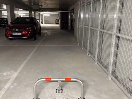 place de parking / marseille saint tronc 13010