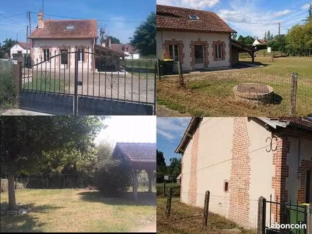 maison charmante typique de sologne-terrain clos  poêle à bois  puit etc...