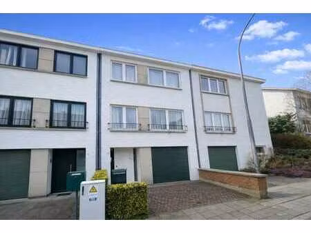 maison 2 façades de 172m² à rafraichir dans clos résidentiel