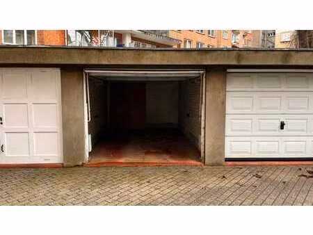 diamant/meiser: garage box ferme en cour arriere