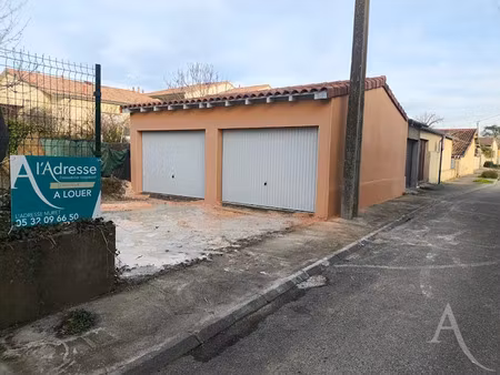 location parking 22 m² à saint-lys (31470)  150 €
