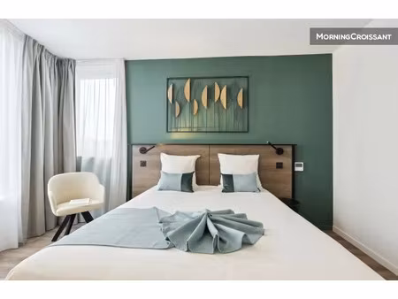 location meublée appartement 1 pièce 20 m² à colombes (92700)  2 325 €