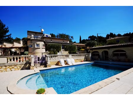 location maison 6 pièces 142.33 m² à villeneuve-les-avignon (30400)  1 800 €