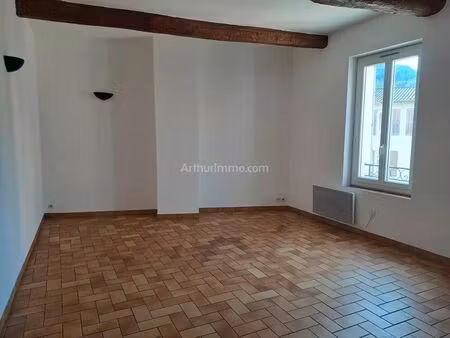 location appartement 3 pièces 62 m2 à salernes
