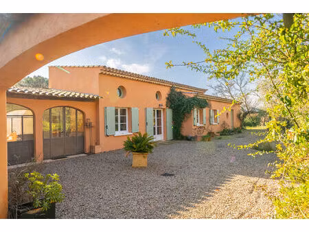 plain-pied de charme avec patio d'artiste et piscine