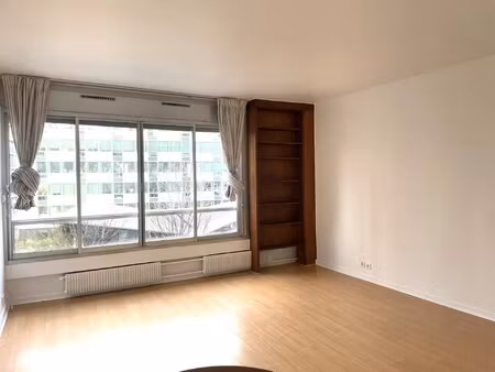 75015 - rue de la federation - studio vide 33m²