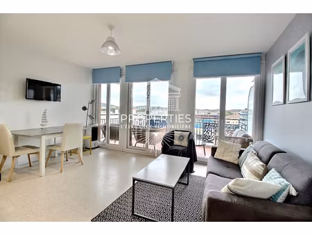 le lavandou - le santa cruz - t3 de 50 m² - parking + balcon