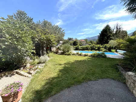 cognin maison familiale lumineuse avec studio indépendant 