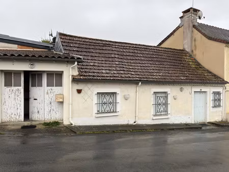 maison de village (env 72m2) proche de toutes commodités - e