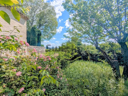 saint maximin  centre village : magnifique petit terrain ave