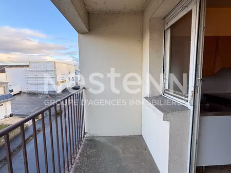 locmine - appartement à rénover centre-ville à vendre  2 chambres  balcon et parking