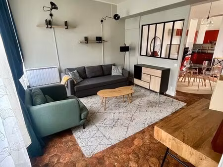 grand t2 meublé situé centre-ville