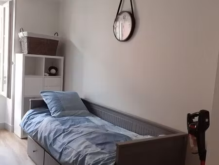 appartement à louer   studio 25 m2   plein centre bourg   proximité commerces   meublé   l