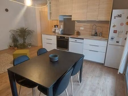 a louer - t3 meublé rénové avec balcon et parking - annecy (avenue de genève)