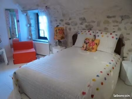 t2 de charme avec jardin ( gazon synthétique )