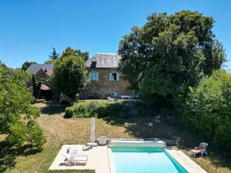 secteur gourdon - bel ensemble immobilier en pierre sur 3090 m² arborés avec piscine...