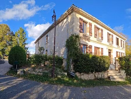 maison de maître de 200 ans pour chambres d'hôtes ou grande famille avec de nombreuses...