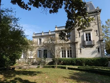 à narbonne  fille aînée de rome  une demeure de maître  sa maison d'amis et ses annexes...