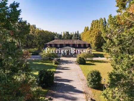 près de barbizon et de la forêt de fontainebleau  à 55 km de paris  un vaste domaine  ses.