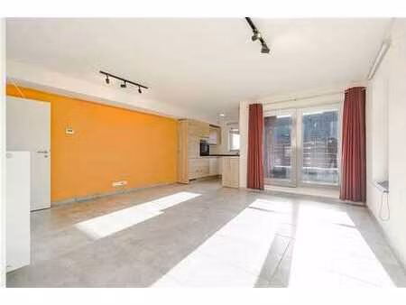 bel appartement 2ch idéalement situé!