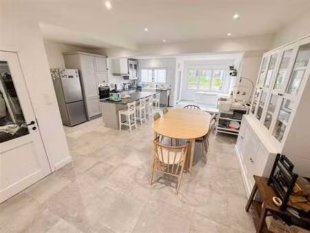 belle maison entièrement rénovée proche de nombreuses facili