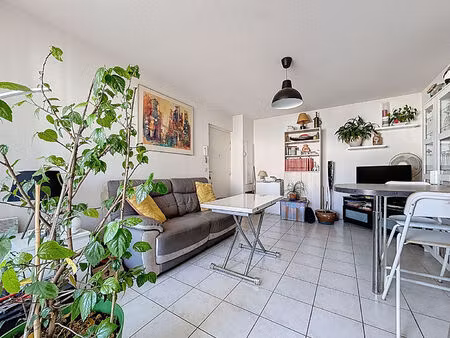 a vendre appartement à grasse 2 pièces avec terrasse et garage