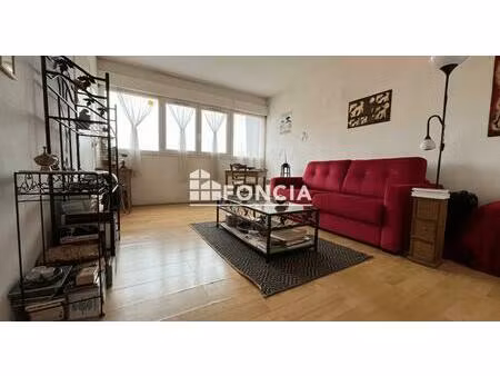 grand studio lumineux avec parking proche tram b arrêt bergonie vendu libre