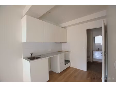 t2 cours lafayette  proche port et facultés  idéal militaire ?