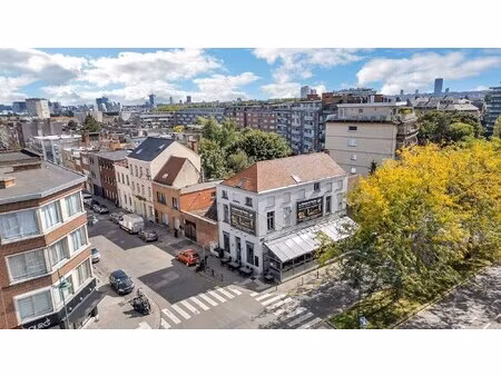 gewaardeerd restaurant/handelspand met appartementen