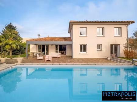 maison contemporaine 5 chambres avec piscine et 1200m2 de terrai