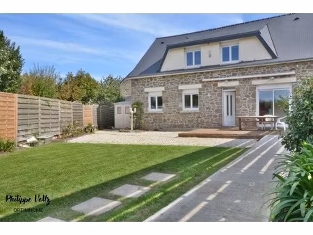 maison individuelle en centre bourg avec vie plain-pied