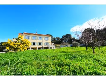 le pradet oursinières – propriété vue mer 320 m² avec appartements indépendants  plage à p