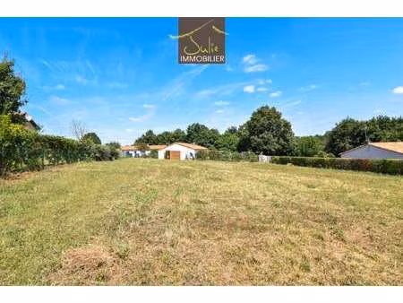 vente terrain à montravers (79140) : à vendre / montravers