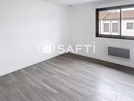 disponible immédiatement