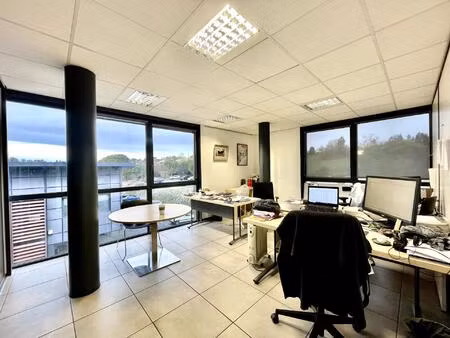 a louer à st jean  bureau avec vue de 24 m2