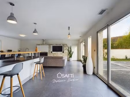 magnifique familiale 4 chambres  1 bureau  piscine et garage !! proximité bus et accès roc